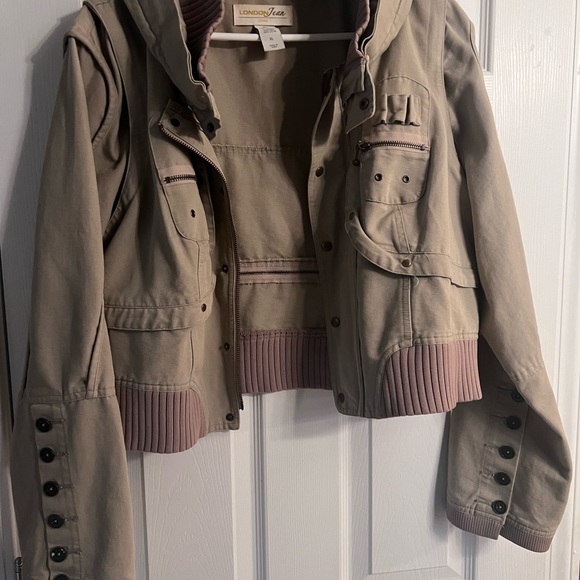 Jacket - Picture 5 of 6